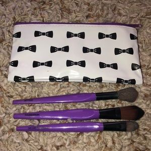Makeup brushes